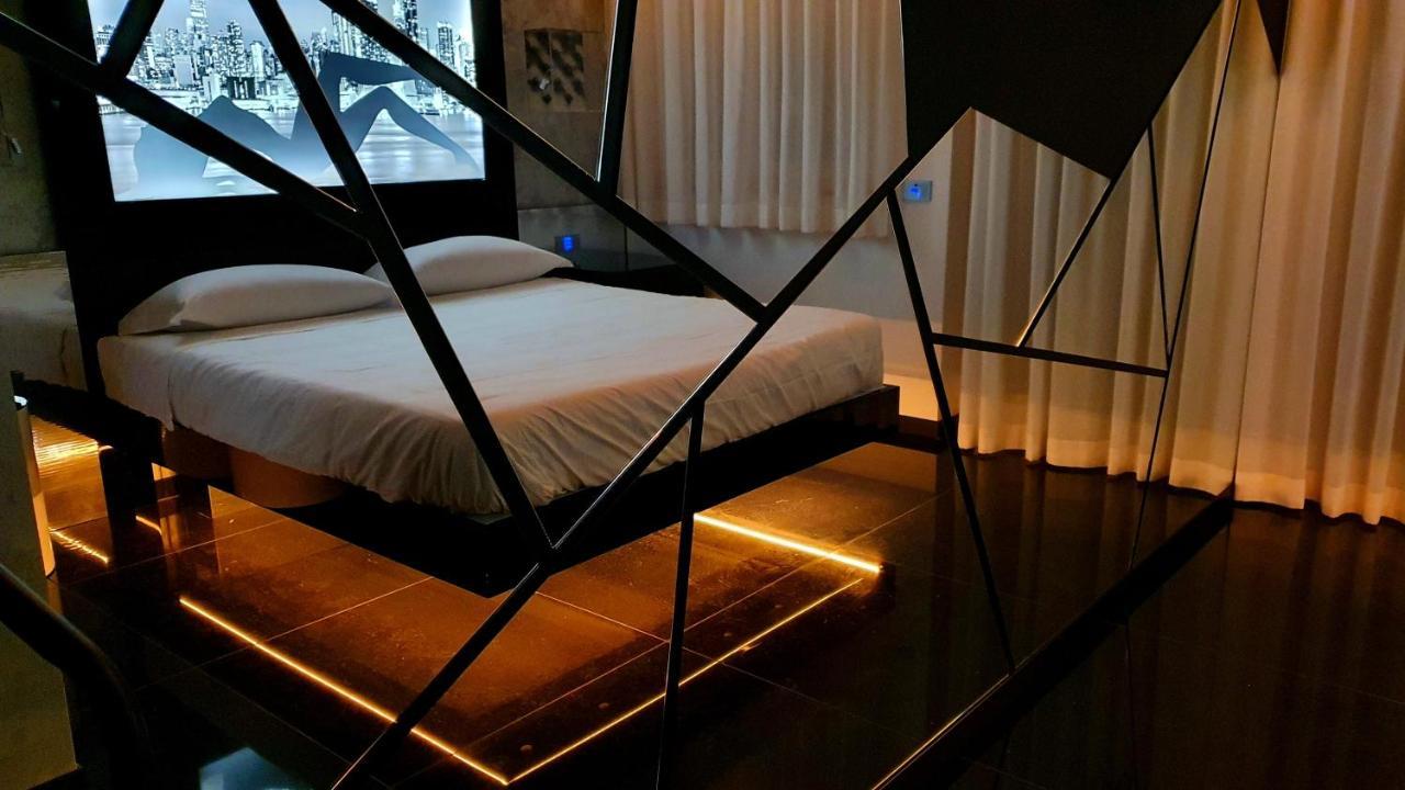 C Rooms - Love Motel Monza Cinisello Balsamo Exterior foto